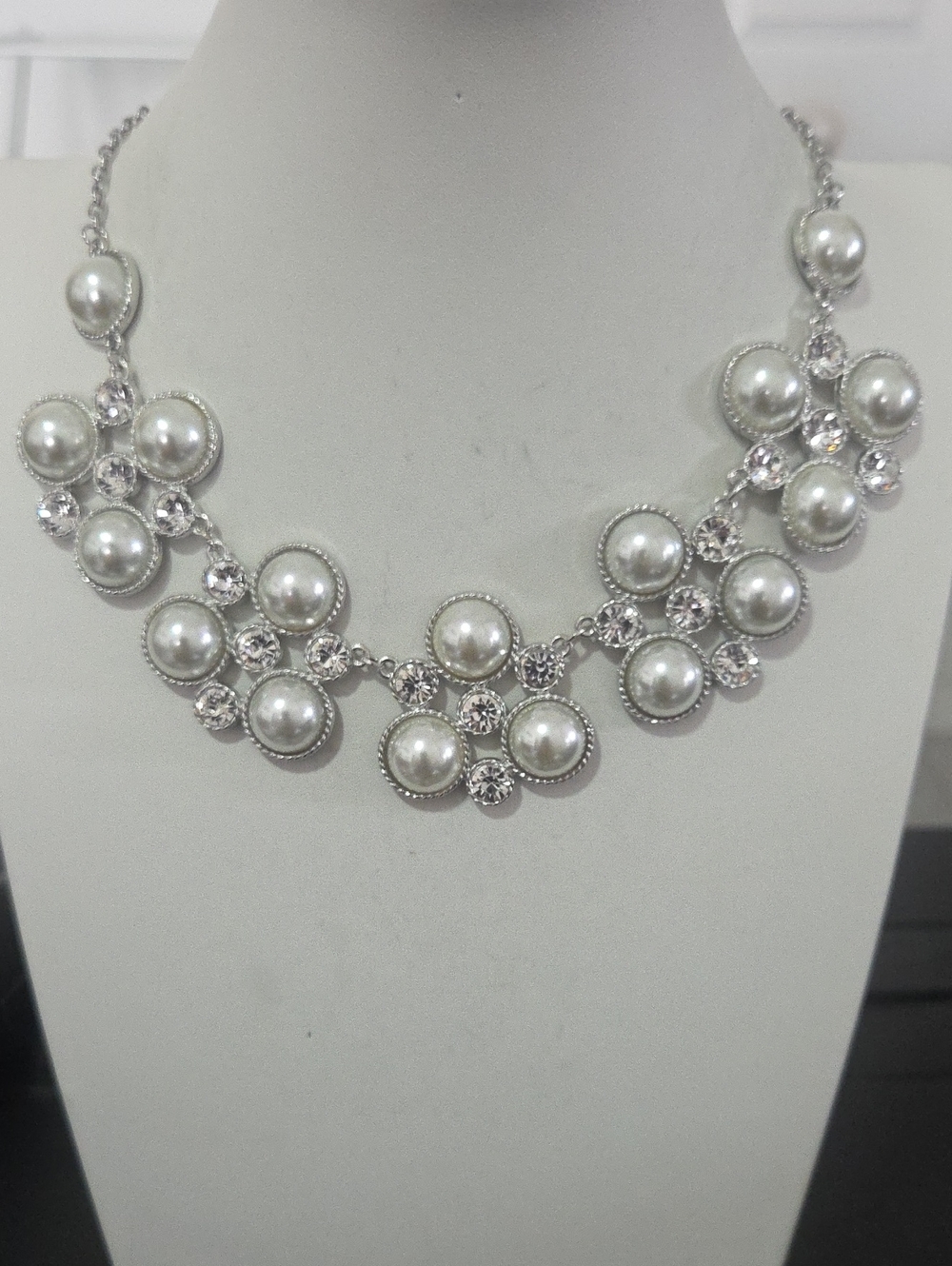 Paparazzi Nigjt At The Symphony White Necklace NWT